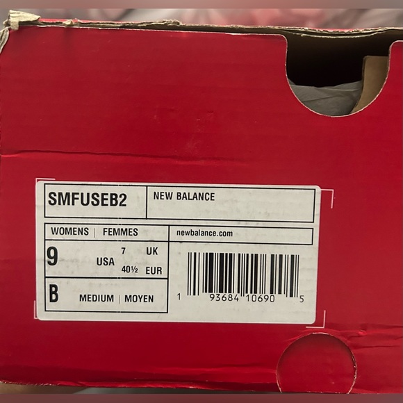 New Balance Women's Fuse V2 Metal Softball Shoe - Picture 2 of 5